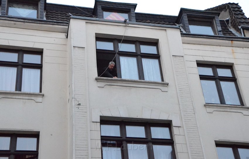 Person aus Fenster gefallen Koeln Muelheim Bergisch Gladbacherstr P53.JPG